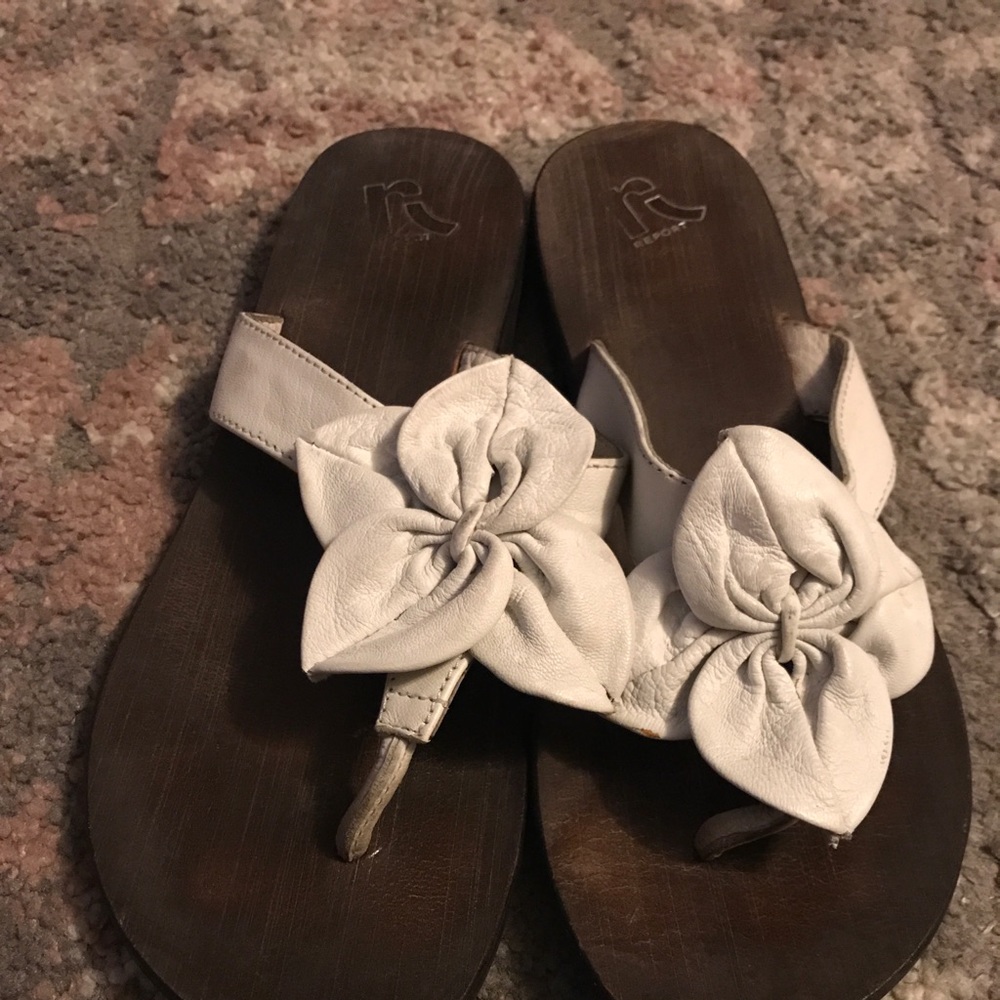 Report Sandals Size 7.5 White
